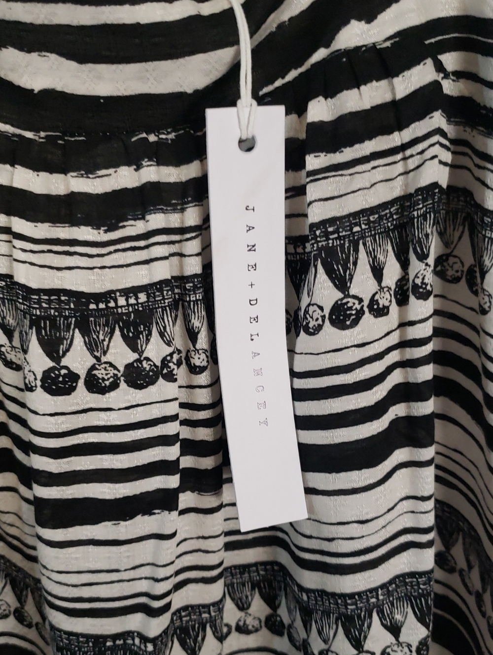 Jane + Delancey Striped Black & Ivory Print Sleeveless Tank Top, Medium - Picture 2 of 8